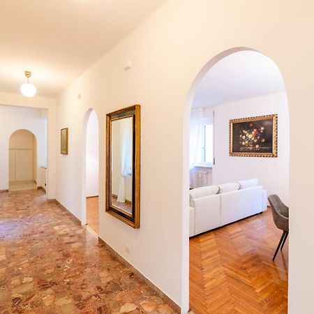 Domus Verona - Elegante Residenza Con Affaccio Su Porta Leoni Room photo